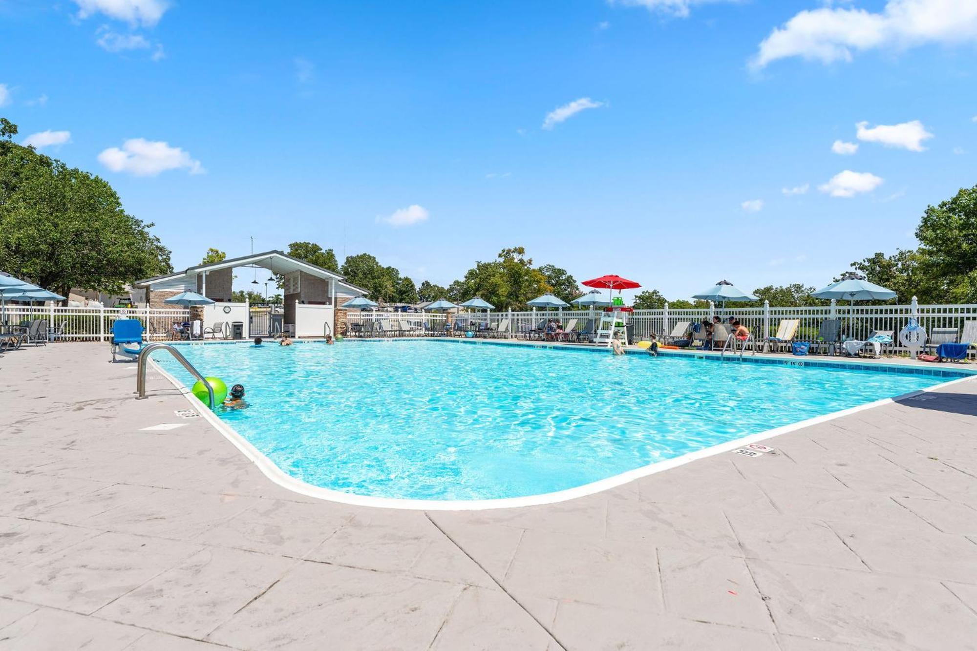 Cozy Top Floor 2Br Condo With View And Amenities!! Point Lookout Bagian luar foto