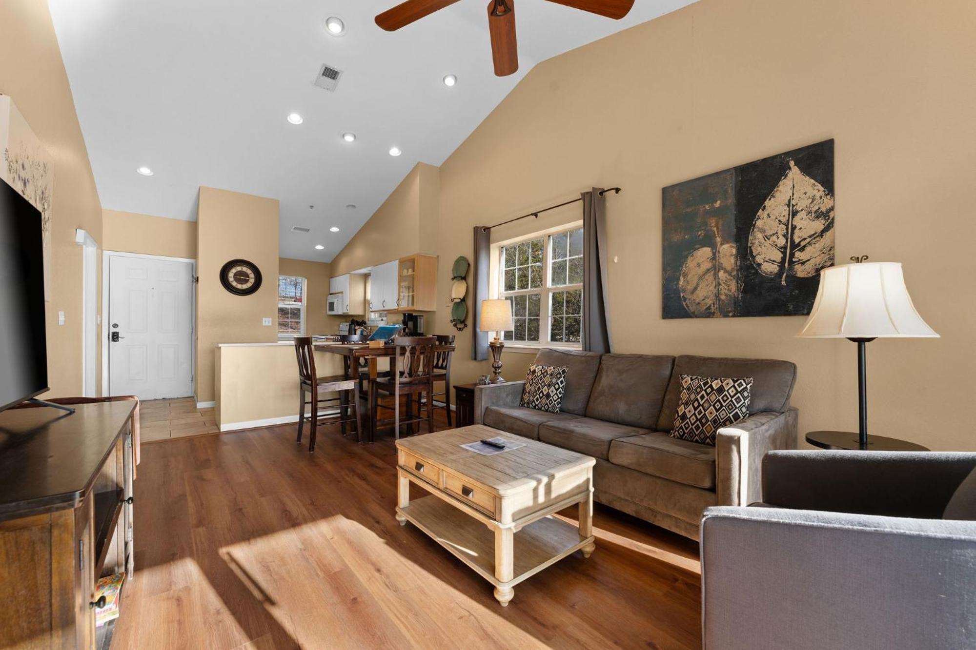 Cozy Top Floor 2Br Condo With View And Amenities!! Point Lookout Bagian luar foto