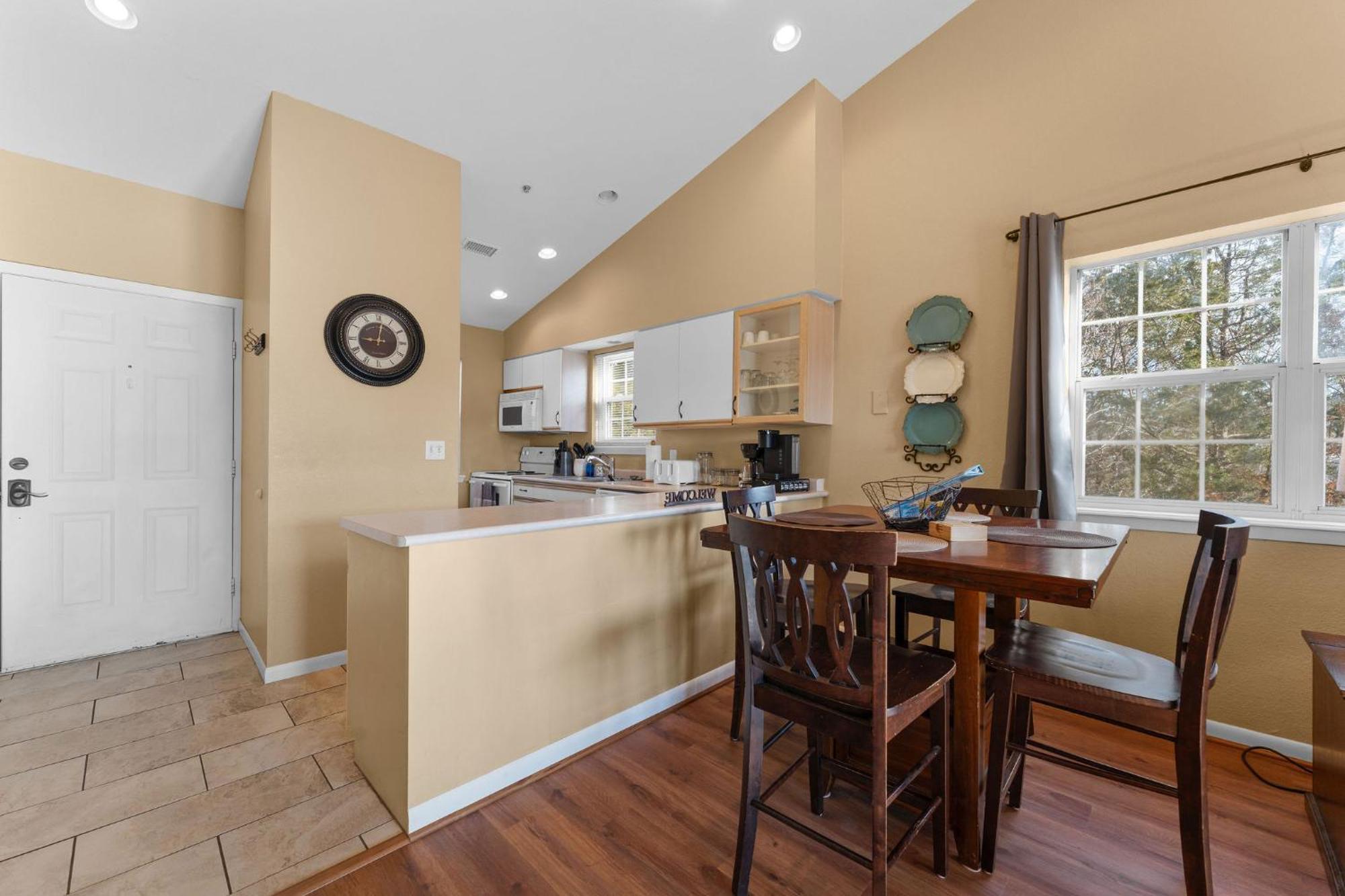 Cozy Top Floor 2Br Condo With View And Amenities!! Point Lookout Bagian luar foto