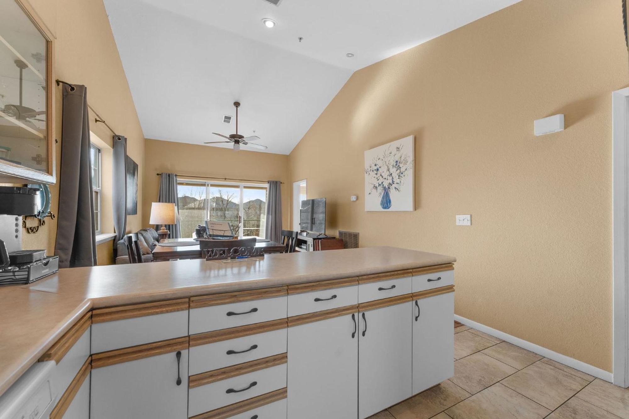 Cozy Top Floor 2Br Condo With View And Amenities!! Point Lookout Bagian luar foto