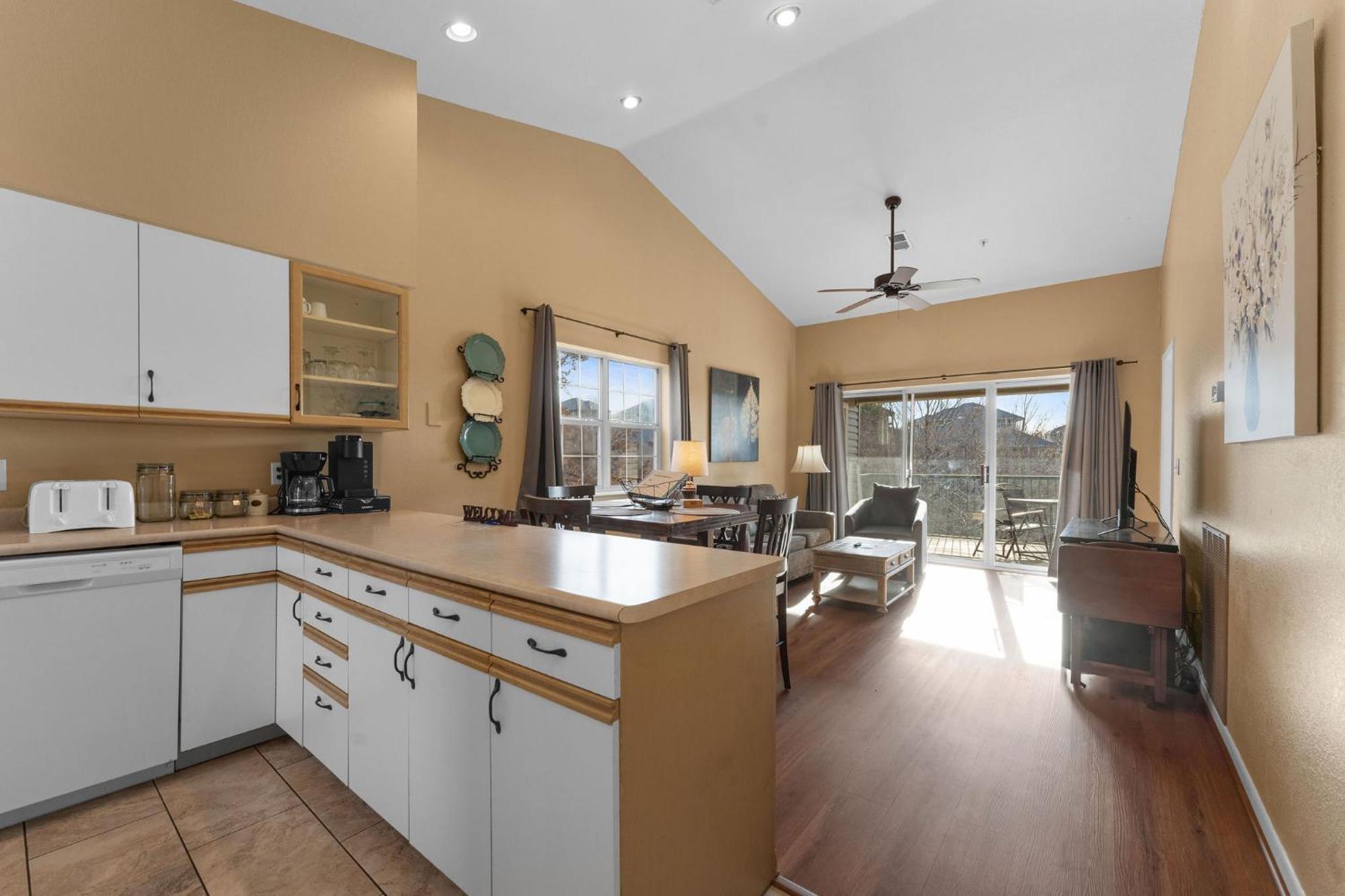 Cozy Top Floor 2Br Condo With View And Amenities!! Point Lookout Bagian luar foto