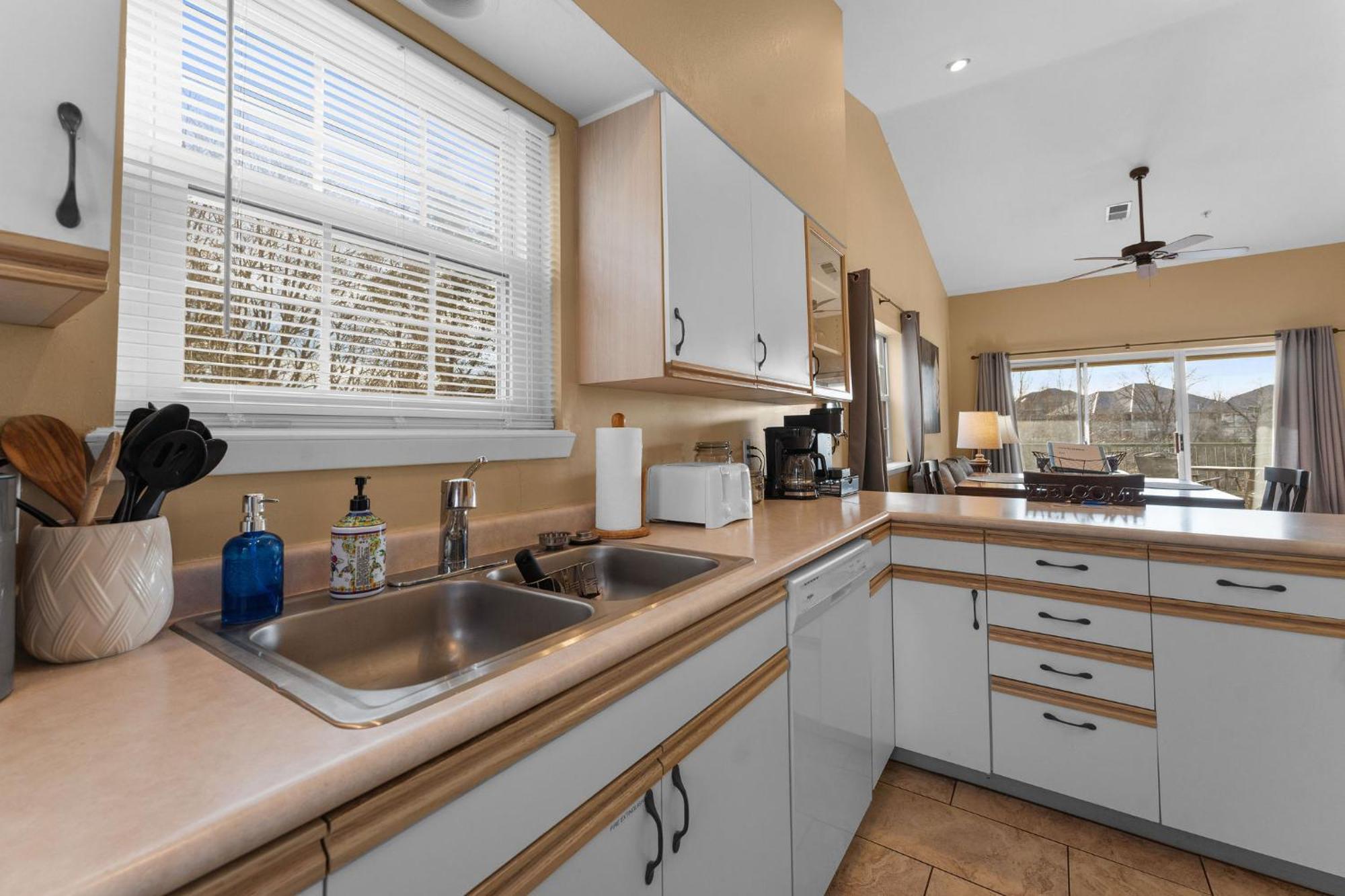 Cozy Top Floor 2Br Condo With View And Amenities!! Point Lookout Bagian luar foto